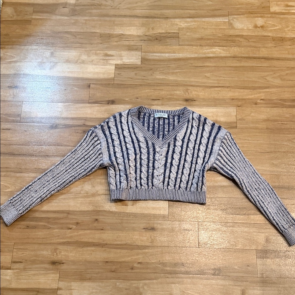 Stylish V-Neck Cable Knit Sweater - Gray